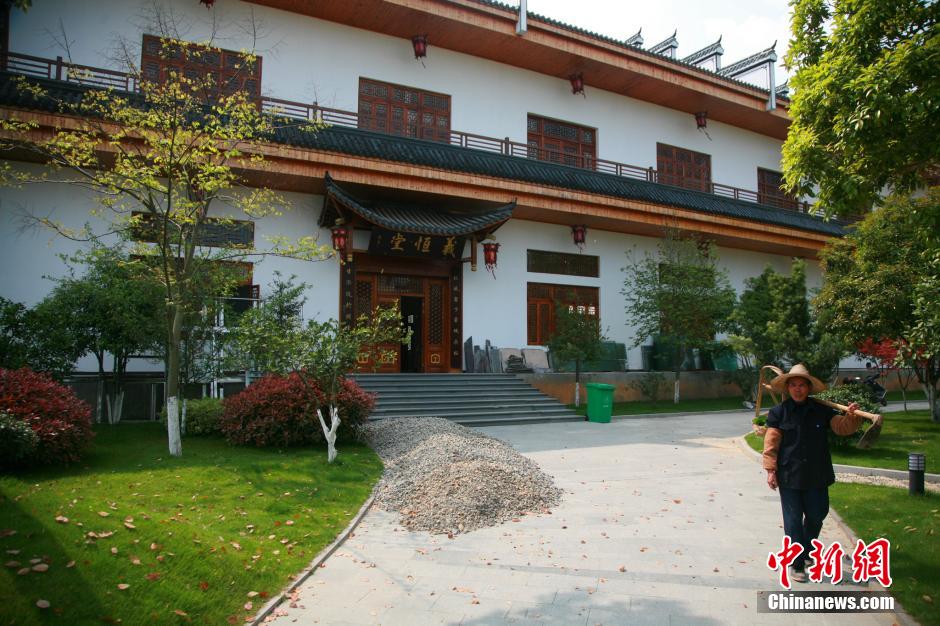 浙江村支書違建豪華別墅 退地交罰款4萬(wàn)余元