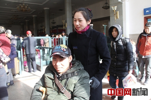 網(wǎng)媒走轉(zhuǎn)改:探訪北京站素萍服務組 真情服務溫暖旅途