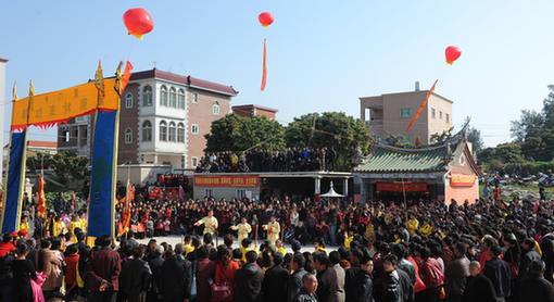 萬(wàn)人游客齊聚翔安廟會(huì)鬧元宵