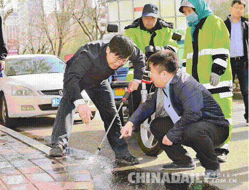 河北秦皇島開展“全民洗城”活動 首次集中行動