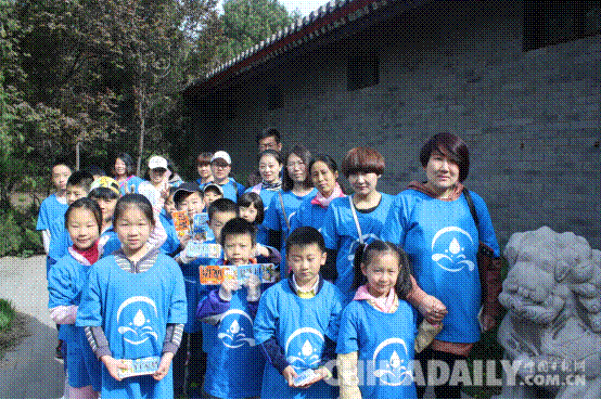 唐山慈善總會攜手愛心團(tuán)隊在鳳凰山舉行義賣活動