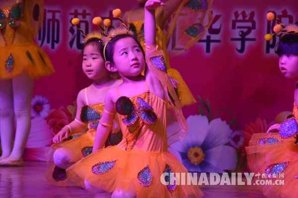 “飛揚(yáng)的旋律 快樂(lè)的六一”文藝匯演活動(dòng)在石舉行