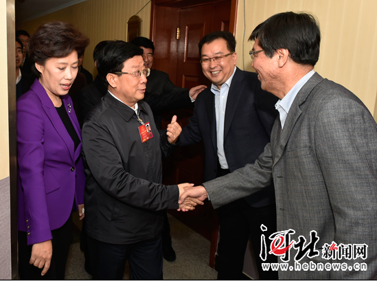 趙克志張慶偉看望參加全國兩會報(bào)道的新聞工作者