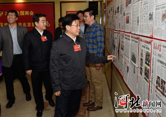趙克志張慶偉看望參加全國兩會報(bào)道的新聞工作者