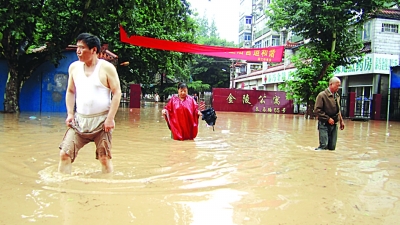 居民家中游來(lái)5斤重大魚 南京江北這場(chǎng)大雨太意外了