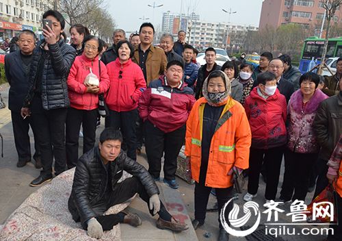濱州：城管執(zhí)法過(guò)程中與攤販起沖突 一名隊(duì)員受傷