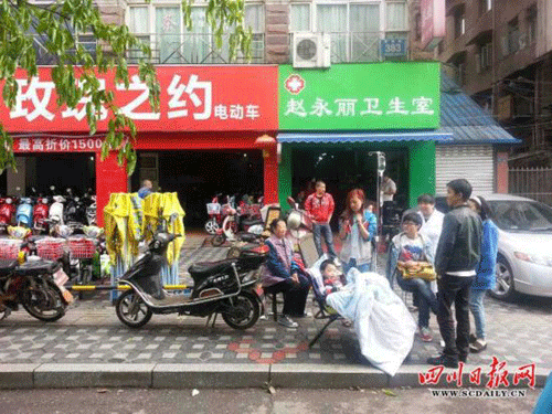 四川日報記者直擊雅安震區(qū)現(xiàn)場