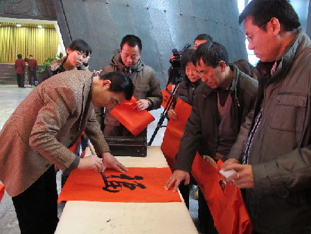 祥龍送瑞彩，博物館里過(guò)大年