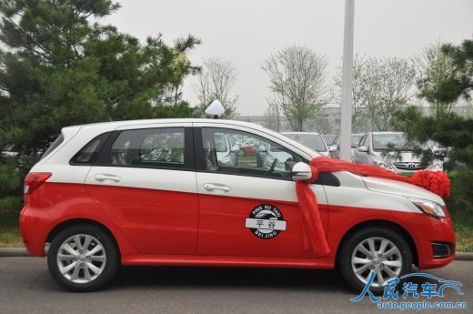 “新能源規(guī)劃”獲批 北汽純電動(dòng)出租車率先交付