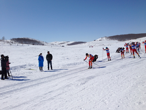 冰雪承載的夢想——內(nèi)蒙古牙克石越野滑雪冠軍賽開幕