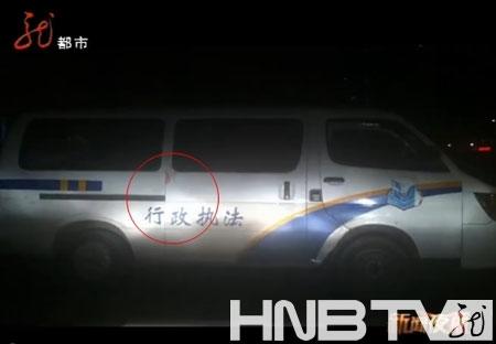 哈爾濱城管部門稱打傷瓜販城管是“臨時(shí)工”