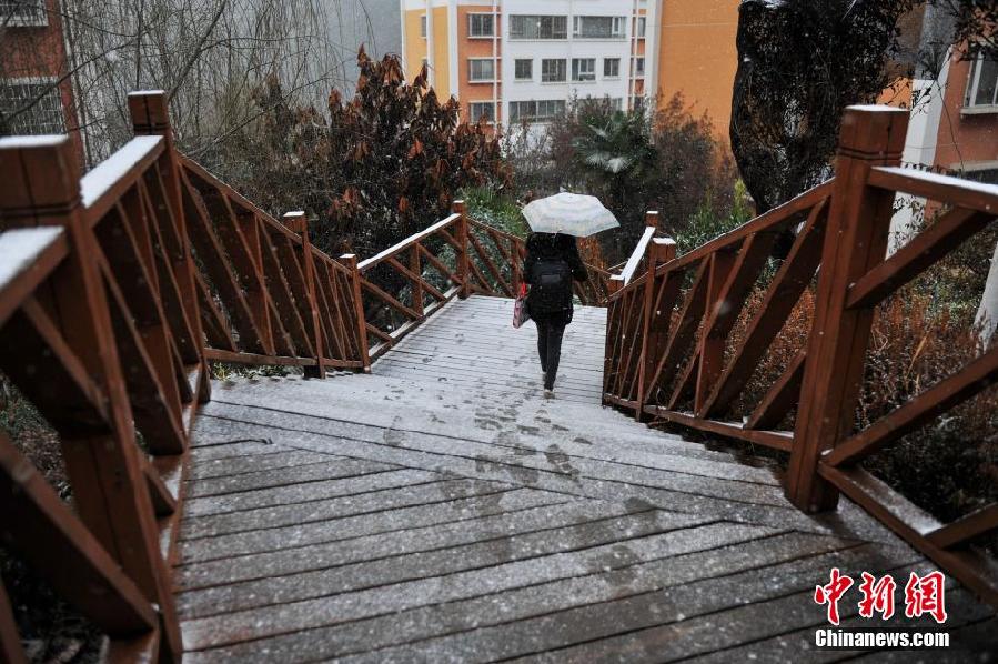 全國多地迎來2014年第一場(chǎng)降雪