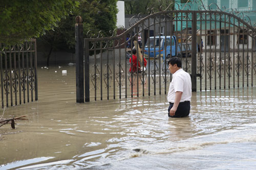 新疆克拉瑪依遭遇最大一次強(qiáng)降雨 疏散被困人員100余人