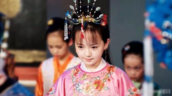 小戲骨版《紅樓夢》演技炸裂，眼角眉梢都是戲，哪個萌娃最得你心？