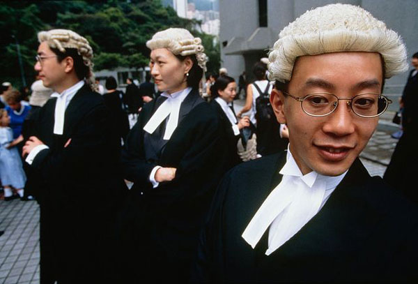 漲知識！英國法官和律師的白色假發(fā)原來大有來頭
