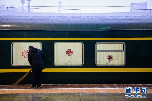 Post-holiday rush at train stations