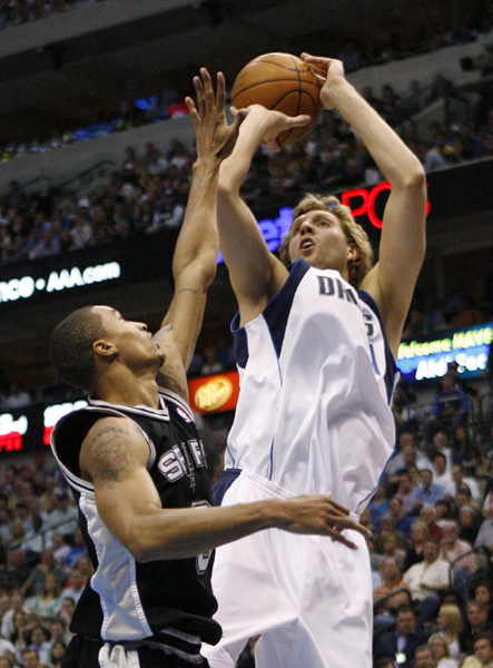NBA季后賽：鄧肯25分 馬刺客場(chǎng)102:88屠小牛