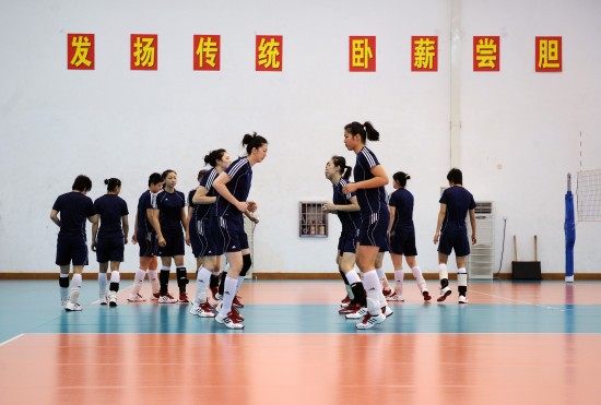 女排主帥王寶泉訓(xùn)練場(chǎng)上過(guò)“五一”