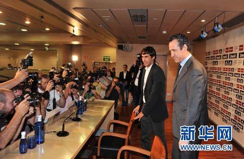 “再見，隊(duì)長！”——傳奇勞爾告別皇馬